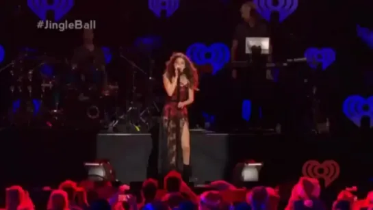 Selena Gomez - Love You Like A Love Song Live Jingle Bell