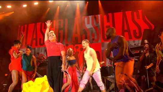 P!nk - Raise Your Glass (V Festival 2017)