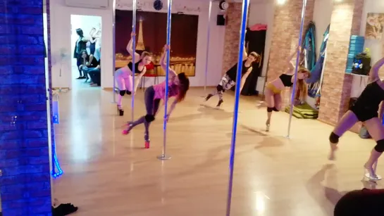 Видео от Школа Pole Dance "Мулен Руж" Волгоград