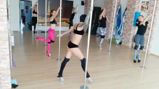 Видео от Школа Pole Dance "Мулен Руж" Волгоград