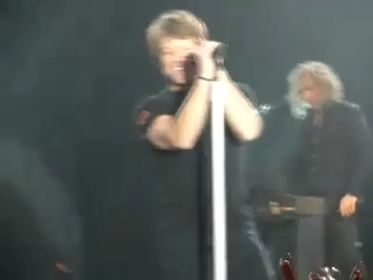 Bon Jovi - Glad All Over & You Give Love A Bad Name (Live in Denver 21.01.2011)