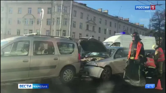 Массовое ДТП произошло в центре Петрозаводска