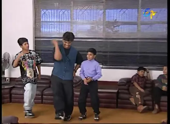 Mega Heros Childhood Dance Performance Chiranjeevi, RamCharan,  AlluArjun, AlluSirish - Unseen Video