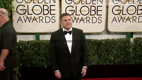 Джона Хилл  на красной дорожке (Golden globe 2014)