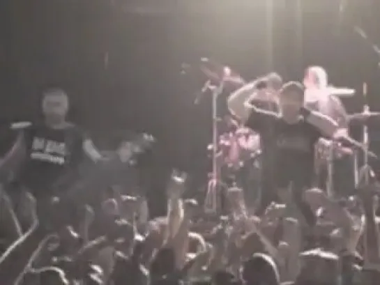 video:Hatebreed-Empty Promises(Live@Sunset Station 04.08.2002)