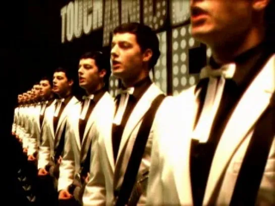 video:The Hives-Tow-Timing Touch And Broken Bones