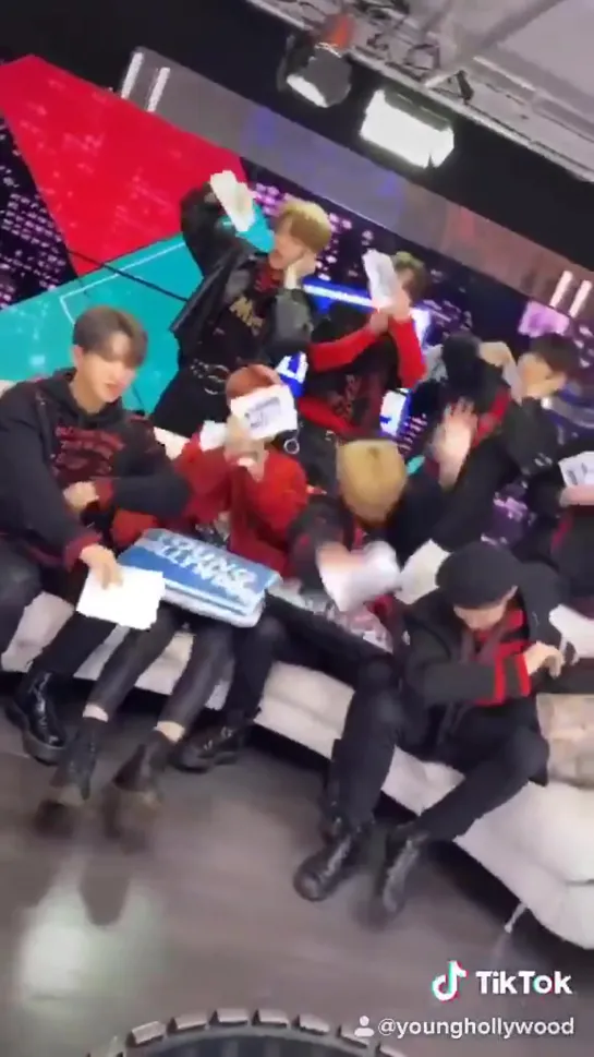 [200211] Stray Kids » TikTok (@.younghollywood) »