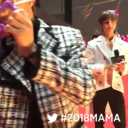 [181212] Stray Kids » Twitter (@.MnetMAMA)