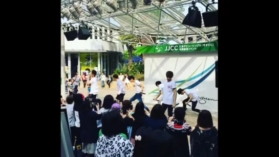 [FANCAM] 160501 LaLaport Yokohama Часть 1 (Today) crazy_jump