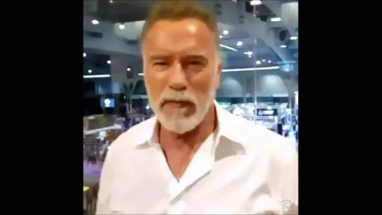 Arnold manda un saludo a sus fans en #ACE18