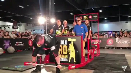 Getting deadlifted at the Arnold Sports Festival South America!