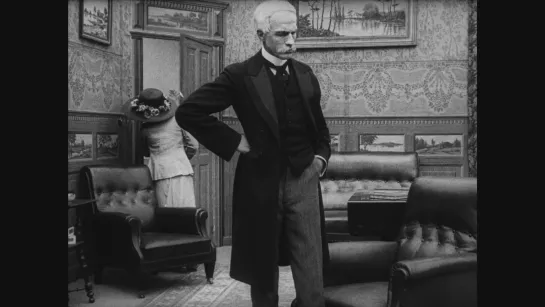 Ekspeditricen (1911) Directed by August Blom