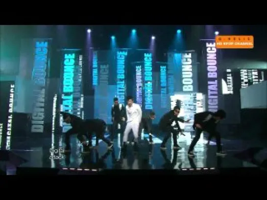 T.O.P with Se7en on Music Core (100731)