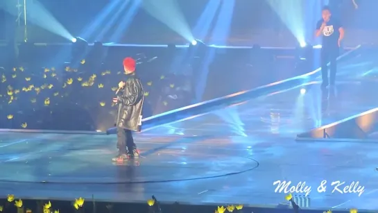 GD imitating TOP during Bad Boy [130330 GD 1OAK World Tour]