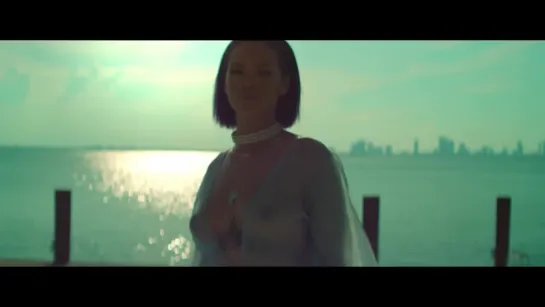 Рианна (Rihanna) голая в клипе «Needed Me» (2016)