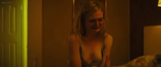 Эль Фаннинг (Elle Fanning) голая в фильме «Галвестон» (2018)