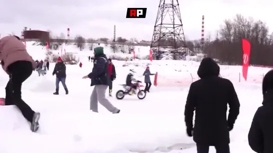 На мотокроссе в Обнинске в 8-летнего спортсмена влетел другой гонщик