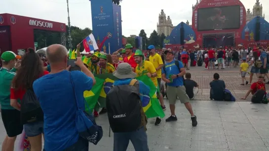 Бразильцы под "Грот" на фестивале болельщиков FIFA Fan Fest в Москве на Воробьёвых горах перед МГУ @ 2018.07.14 #ф2018