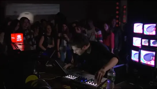 [nicolas jaar @ boiler room]