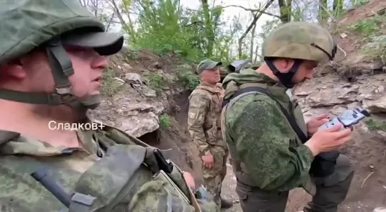 ДОНБАСС. Я ДУМАЮ, ПЕХОТА ДНР И ЛНР СТАНЕТ САМОЙ ОПЫТНОЙ В МИРЕ, ОНА И ГОРОДА БЕРЕТ И УВЕРЕННО ВОЮЕТ В ПОЛЕ