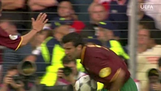 Luís Figo - Watch five of his greatest goals