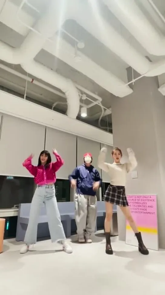 220321 TikTok official_gidle с Донхэ