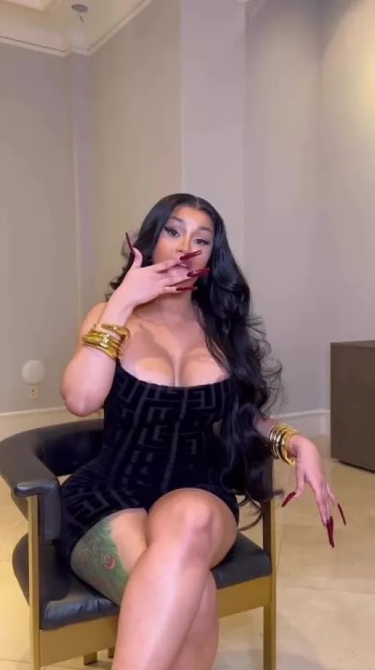 Cardi B входит в ритм