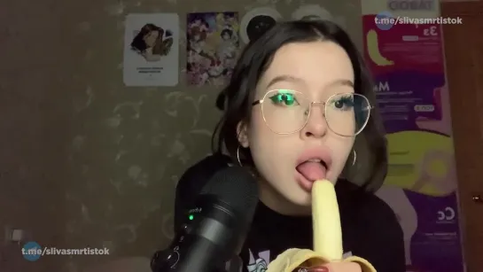 #LezzyBunny - ASMR wet Sucking & Licking banana🍌💦🥵 - Lezzy Bunny