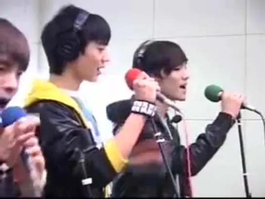 SHINee Cover 》  BlackBeat - Shake  081203 ChinChin Radio