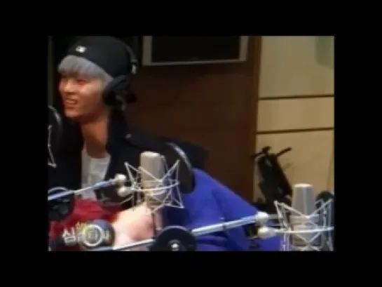 Leo (Vixx) freestyle rapping cut (radio SimSimTaPa)