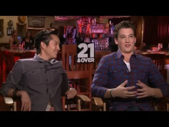 21 and Over Funny Interviews! Skylar Astin, Miles Teller, Justin Chon, Sarah Wright!