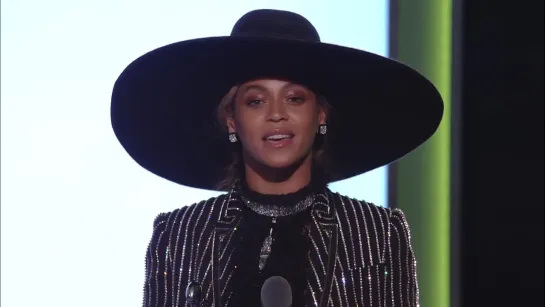 CFDA Awards Fashion Icon Acceptance Speech (2016)