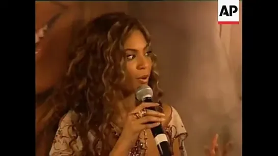 Beyoncé promotes her fragrance "True Star" (2005)