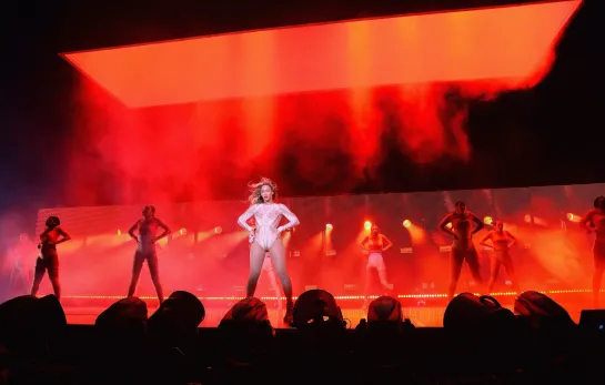 Beyoncé - Run The World (Girls) (Live at Made In America Festival 2015)