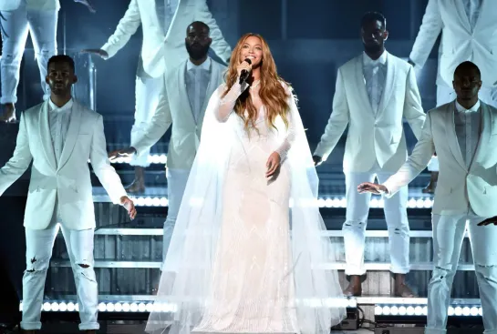 Beyoncé - Take My Hand, Precious Lord (Live at Grammy Awards 2015)