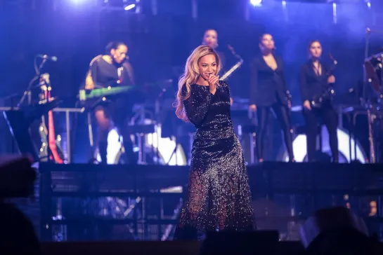 Beyoncé - Halo (Live at Chime for Change 2013)