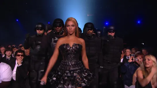 Beyoncé - If I Were A Boy  (Live at Grammy Awards 2010)