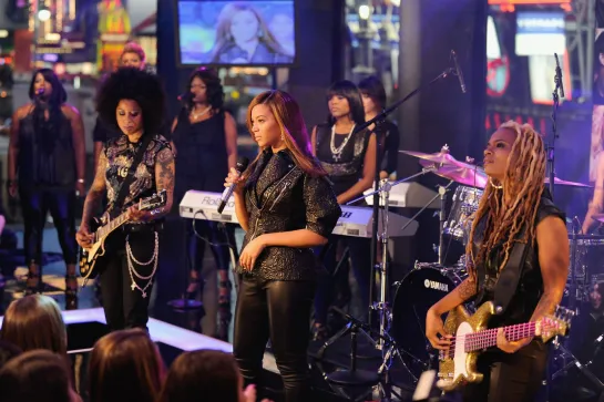 Beyoncé - Medley (Live at MTV TRL Finale 2008)