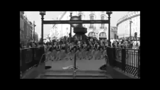 ► Beyonce 100 Single Ladies Flash-Dance Piccadilly Circus, London for Trident Unwrapped