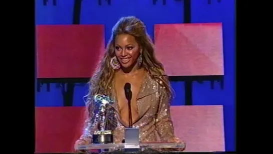 Beyonce wins Best R&B Video (MTV VMA 2003)