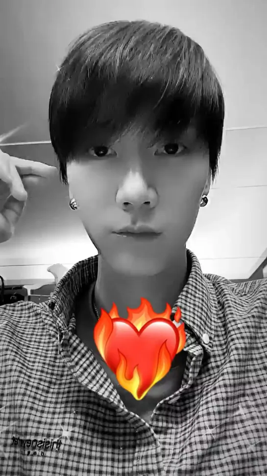 220303 TEN’s instagram story update