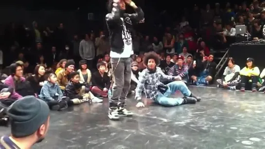 Прикольно танцуют. Juste Debout Japon Les Twins Полуфинал 2011. Токио хип-хоп