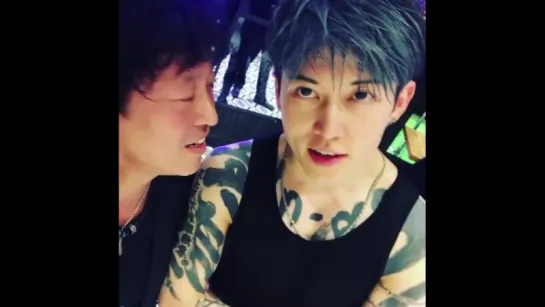 @jinobass: Chillin’ w/Miyavi after fender Event Gig