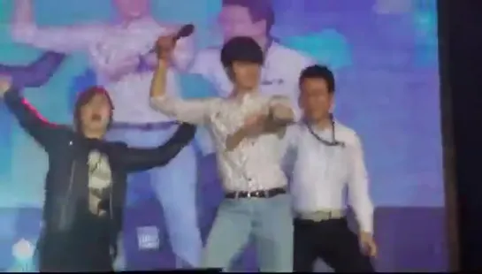 ung Ilwoo dances Gangnam style in Taiwan FM