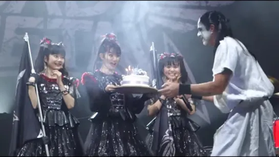 [fancam] BABYMETAL with Chad-metal - Painkiller, Breaking the Law, and birthday cake! at The O2 Arena, London