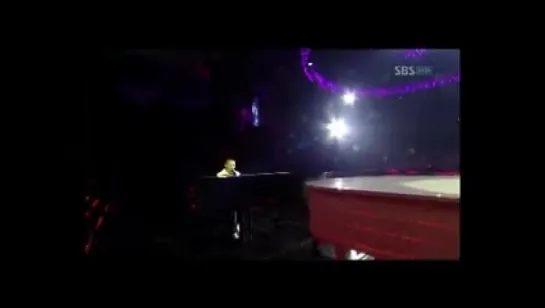 Piano Battle - JunSu(DBSK) & Tae Yang(Big Bang)