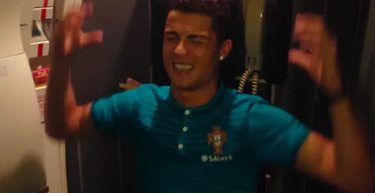 Встречайте, новый певец — Cristiano Ronaldo