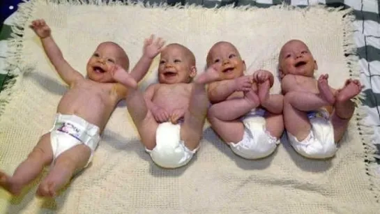 позитив четверняшки смеются - 4 Laughing Babies