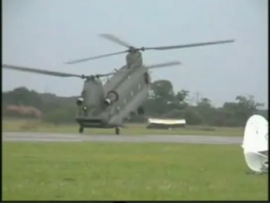 Chinook helicoptor in reverse twin rotor air show