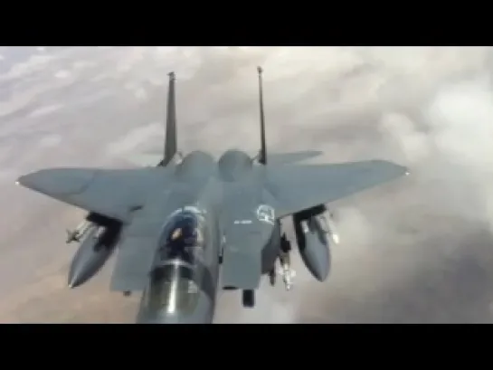 F15 goes inverted after refueling